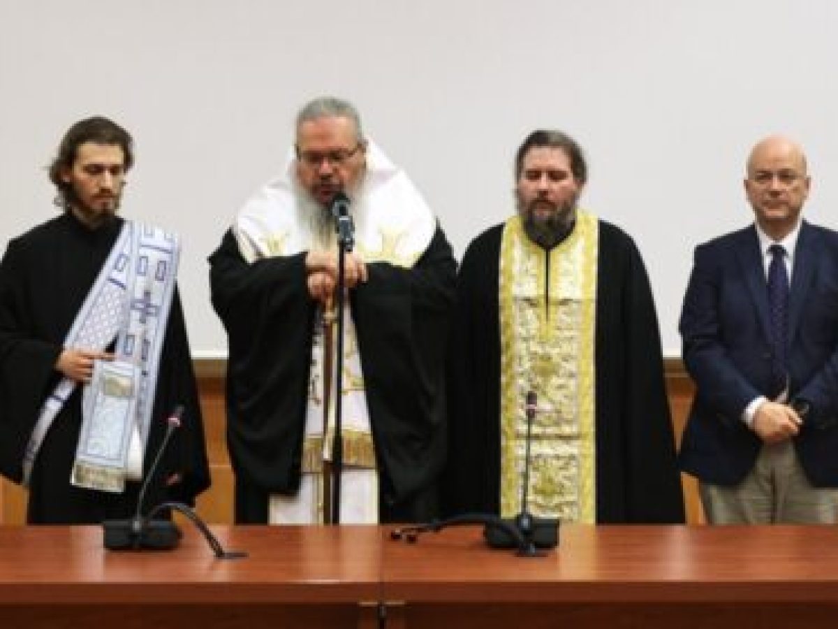 &Tau;&rho;&iota;&sigma;ά&gamma;&iota;&omicron; &sigma;&tau;&eta; &mu;&nu;ή&mu;&eta; &tau;&omega;&nu; &delta;&omega;&rho;&eta;&tau;ώ&nu; &sigma;ώ&mu;&alpha;&tau;&omicron;&sigmaf; &alpha;&pi;ό &tau;&omicron; &Epsilon;&rho;&gamma;&alpha;&sigma;&tau;ή&rho;&iota;&omicron; &Alpha;&nu;&alpha;&tau;&omicron;&mu;ί&alpha;&sigmaf; &tau;&eta;&sigmaf; &Iota;&alpha;&tau;&rho;&iota;&kappa;ή&sigmaf; &Sigma;&chi;&omicron;&lambda;ή&sigmaf; &tau;&omicron;&upsilon; &Pi;&alpha;&nu;&epsilon;&pi;&iota;&sigma;&tau;&eta;&mu;ί&omicron;&upsilon; &Theta;&epsilon;&sigma;&sigma;&alpha;&lambda;ί&alpha;&sigmaf;. (&Beta;&Iota;&Nu;&Tau;&Epsilon;&Omicron;)