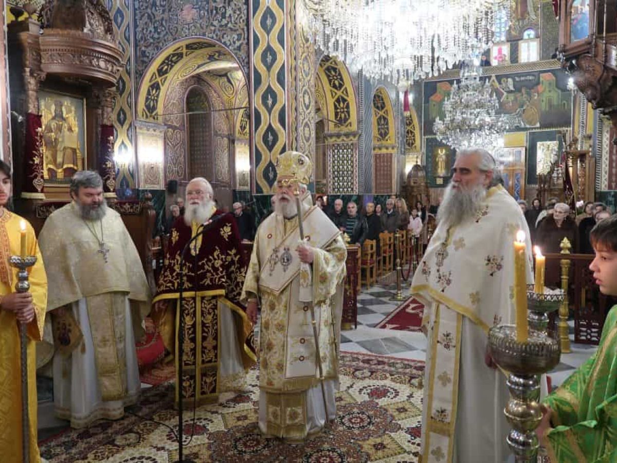 H Κυριακή προ της Χριστού Γεννήσεως στην Άμφισσα – Μέρα γεμάτη Χριστό με τη συμμετοχή νέων