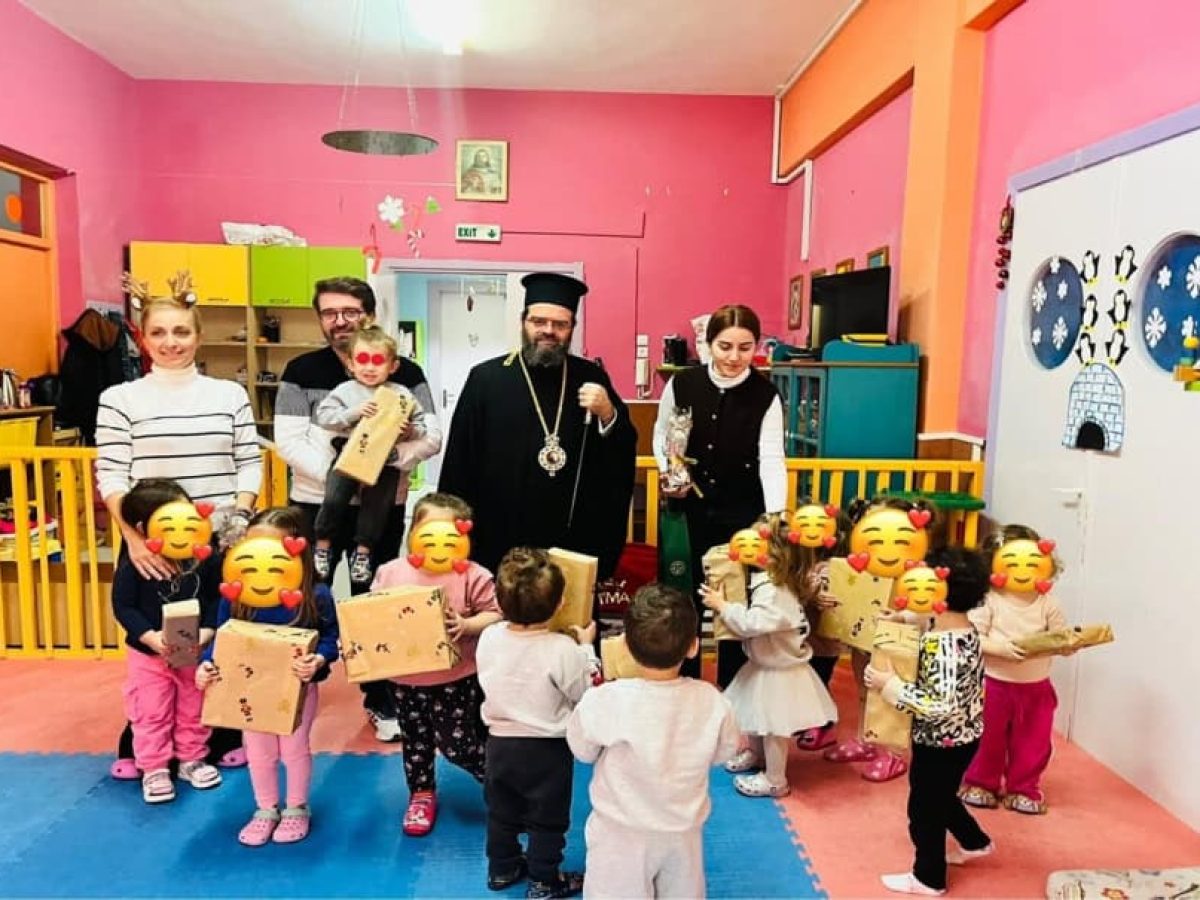 O Μητροπολίτης Μαρωνείας στους Βρεφονηπιακούς Σταθμούς της Ιεράς Μητροπόλεως