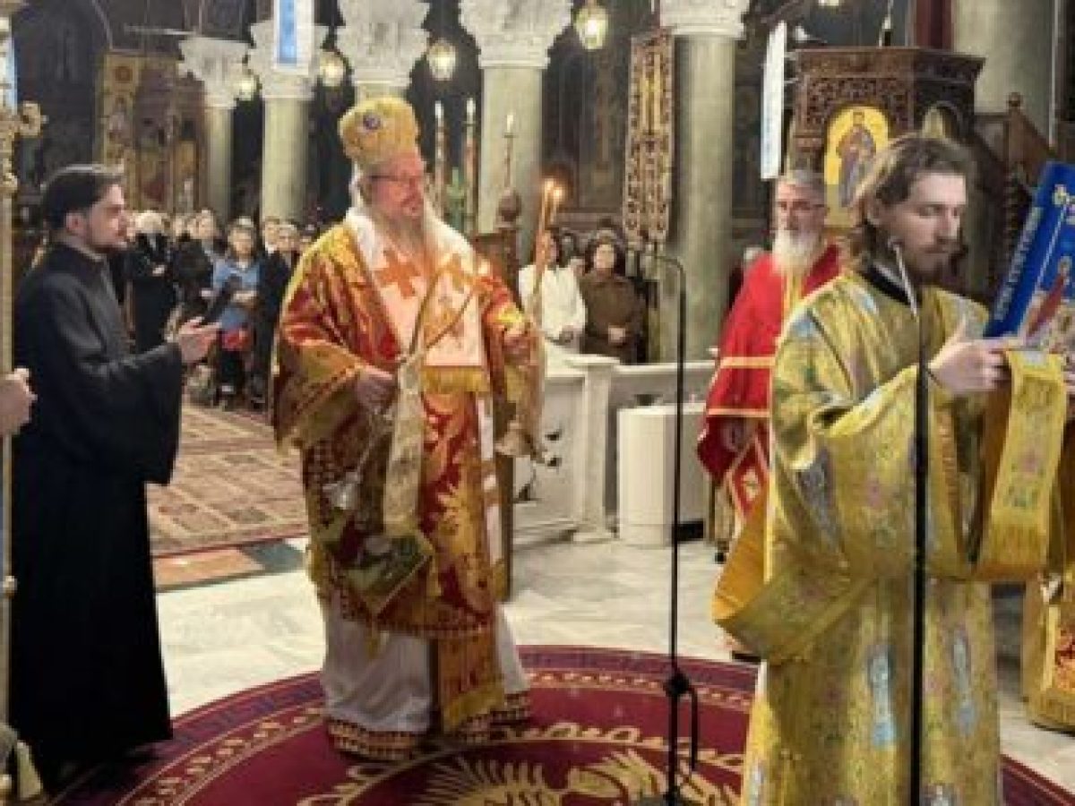 Δεύτερη ημέρα των Χριστουγέννων στον Ιερό Ναό Αγίων Κωνσταντίνου και Ελένης Λαρίσης.