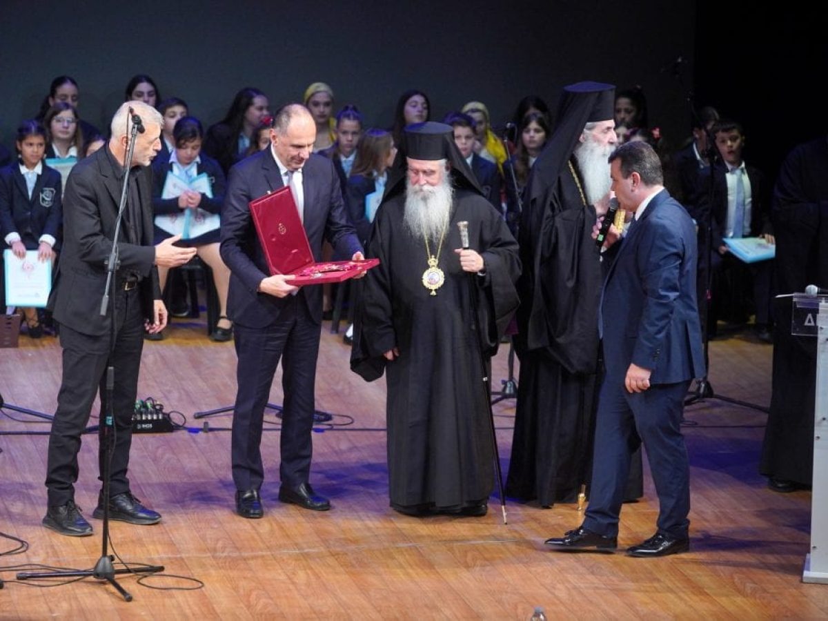 Μία συγκινητική βραδιά με ιδιαίτερους συμβολισμούς – Μεγαλειώδης Χριστουγεννιάτικη Φιλανθρωπική Συναυλία της Ιεράς Μητροπόλεως Πειραιώς.