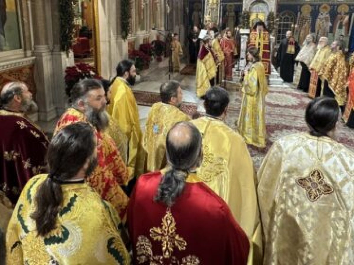 Ο Μέγας Αρχιερατικός Εσπερινός των Χριστουγέννων στον Ιερό Μητροπολιτικό Ναό Αγίου Αχιλλίου Λαρίσης.