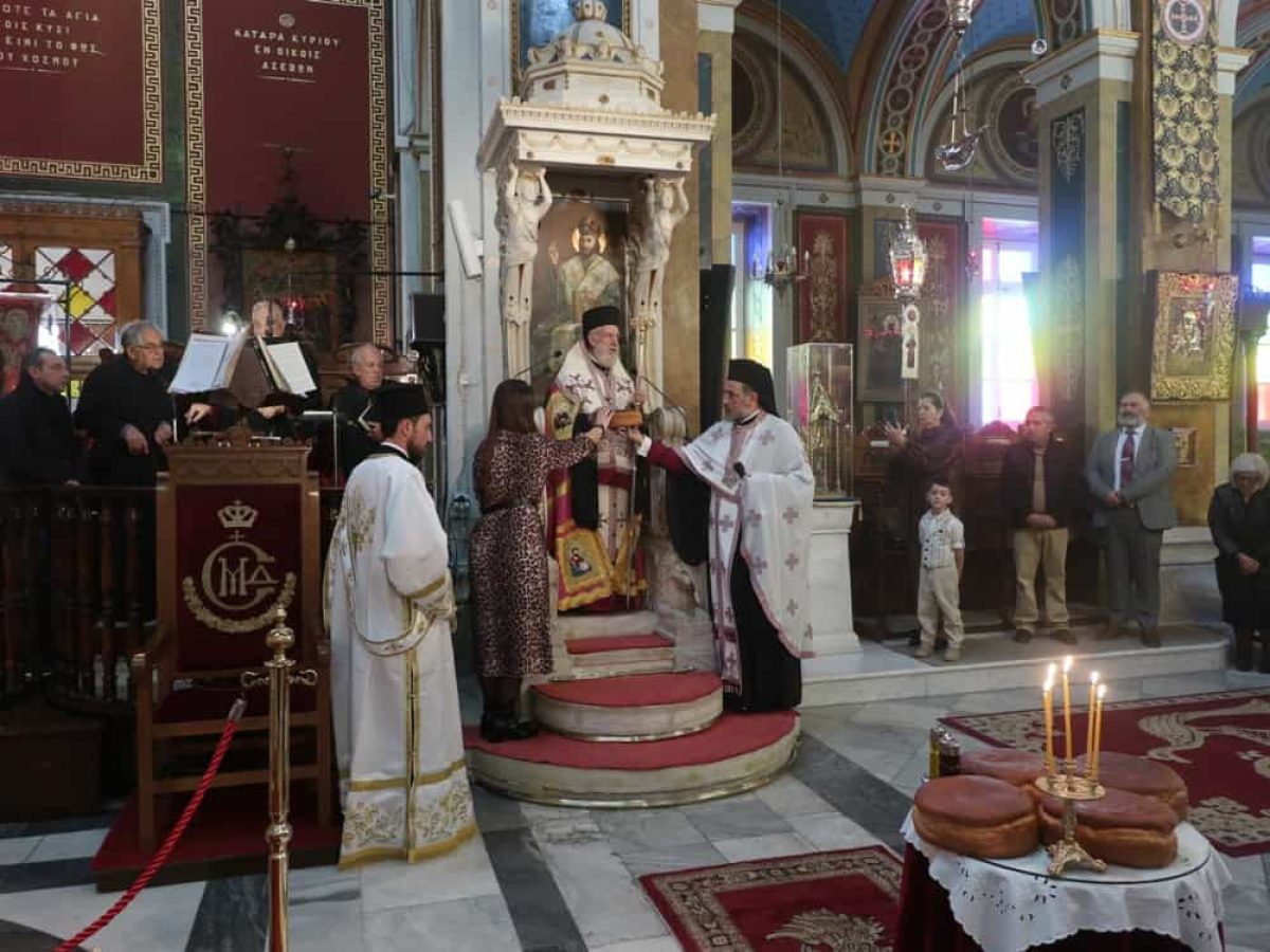 Τους εν Σύρω Κρήτες ευλόγησε σήμερα ο Μητροπολίτης Σύρου