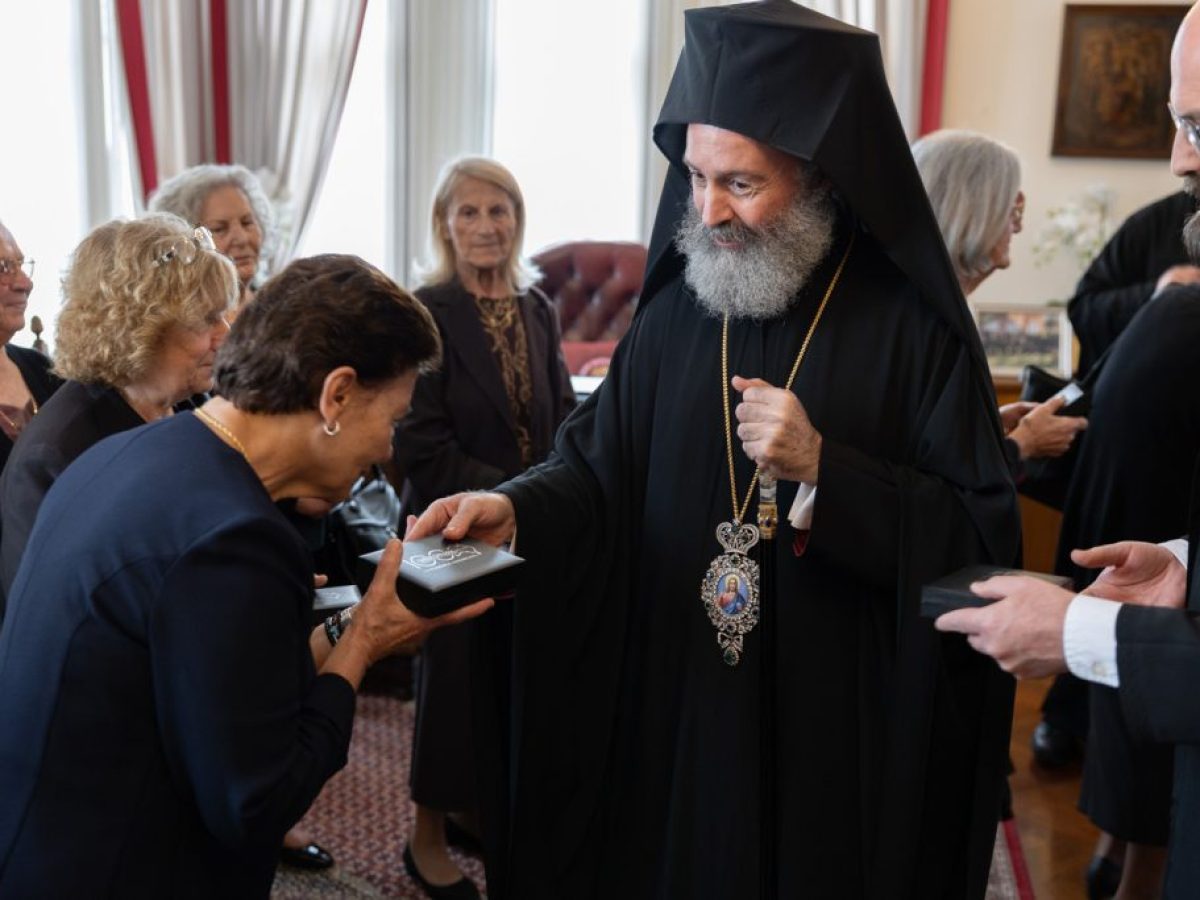 Η Φιλόπτωχος Αδελφότητα της Ενορίας Αγίου Νικολάου Marrickville στον Αρχιεπίσκοπο Αυστραλίας