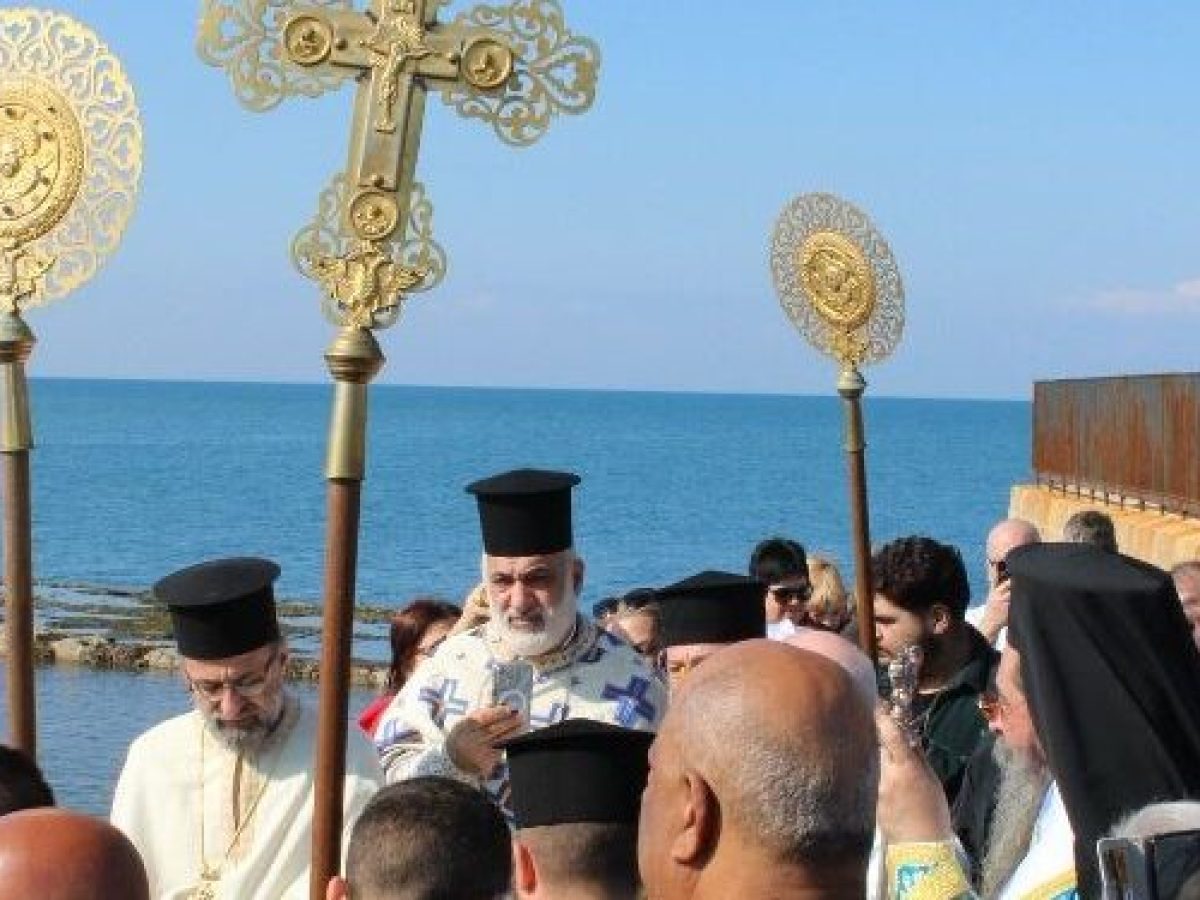 Με λαμπρότητα εορτάστηκαν τα Άγια Θεοφάνια στην Άκρα