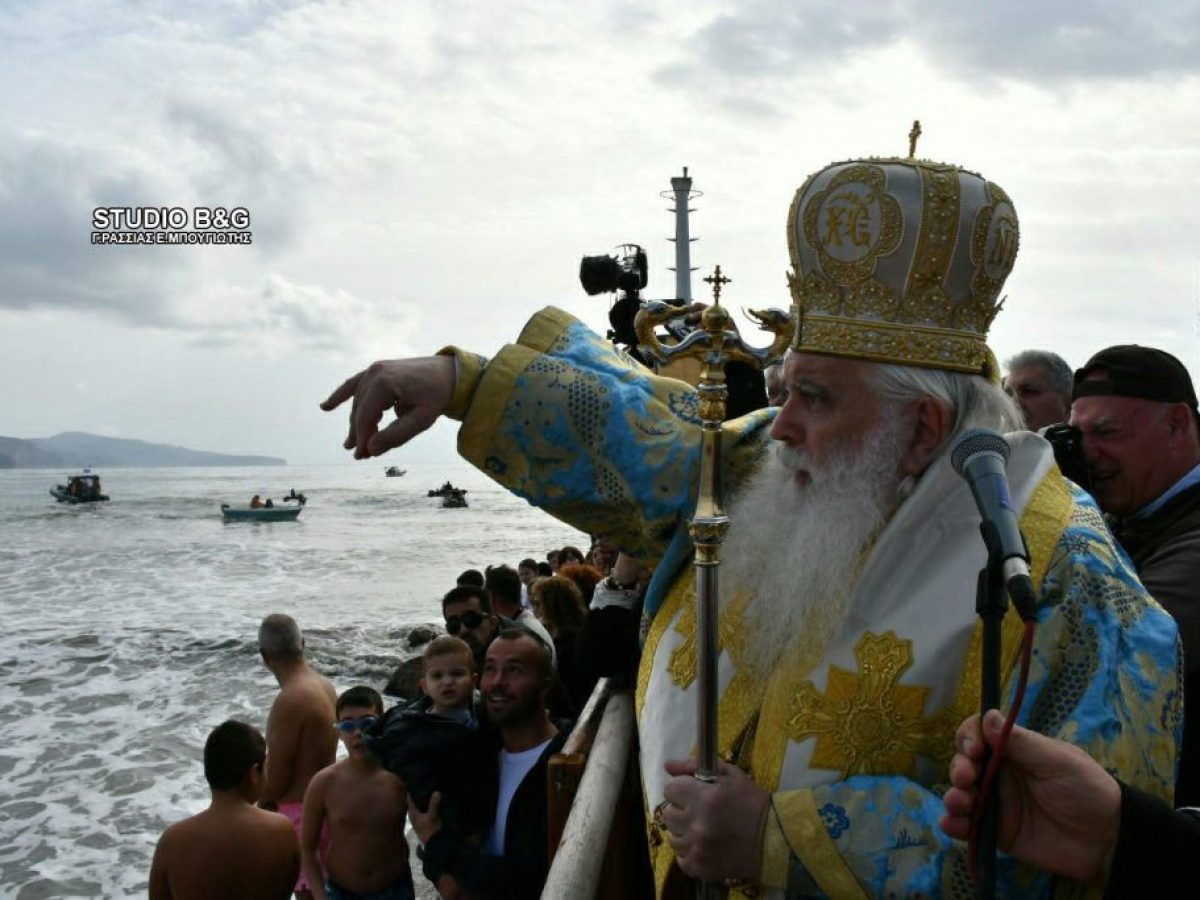 Με λιτανευτική πομπή στην παραλία η τελετή των Θεοφανίων στη Νέα Κίο