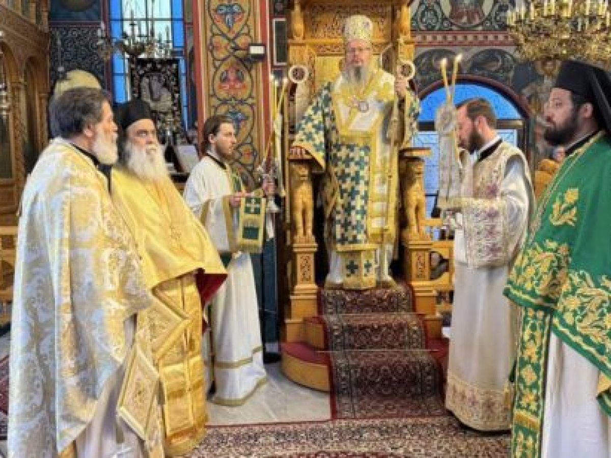 Ο Σεβασμιώτατος στον πανηγυρίζοντα Ιερό Ναό Αγιου Αθανασίου Λαρίσης. (HXHTIKO)