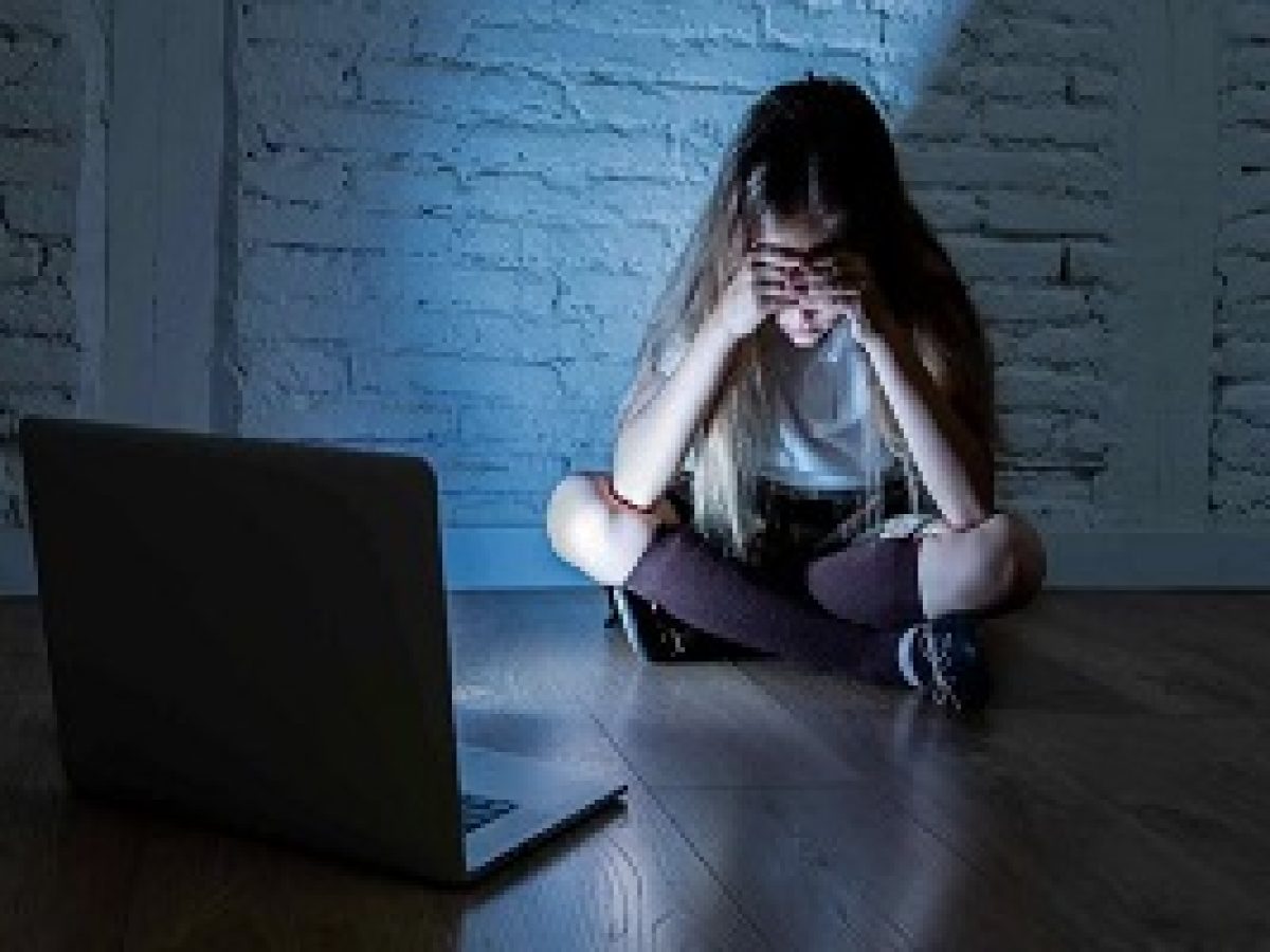 Πώς τα παιδιά πέφτουν θύματα σεξουαλικής εμπορίας μέσα από το δικό τους υπνοδωμάτιο