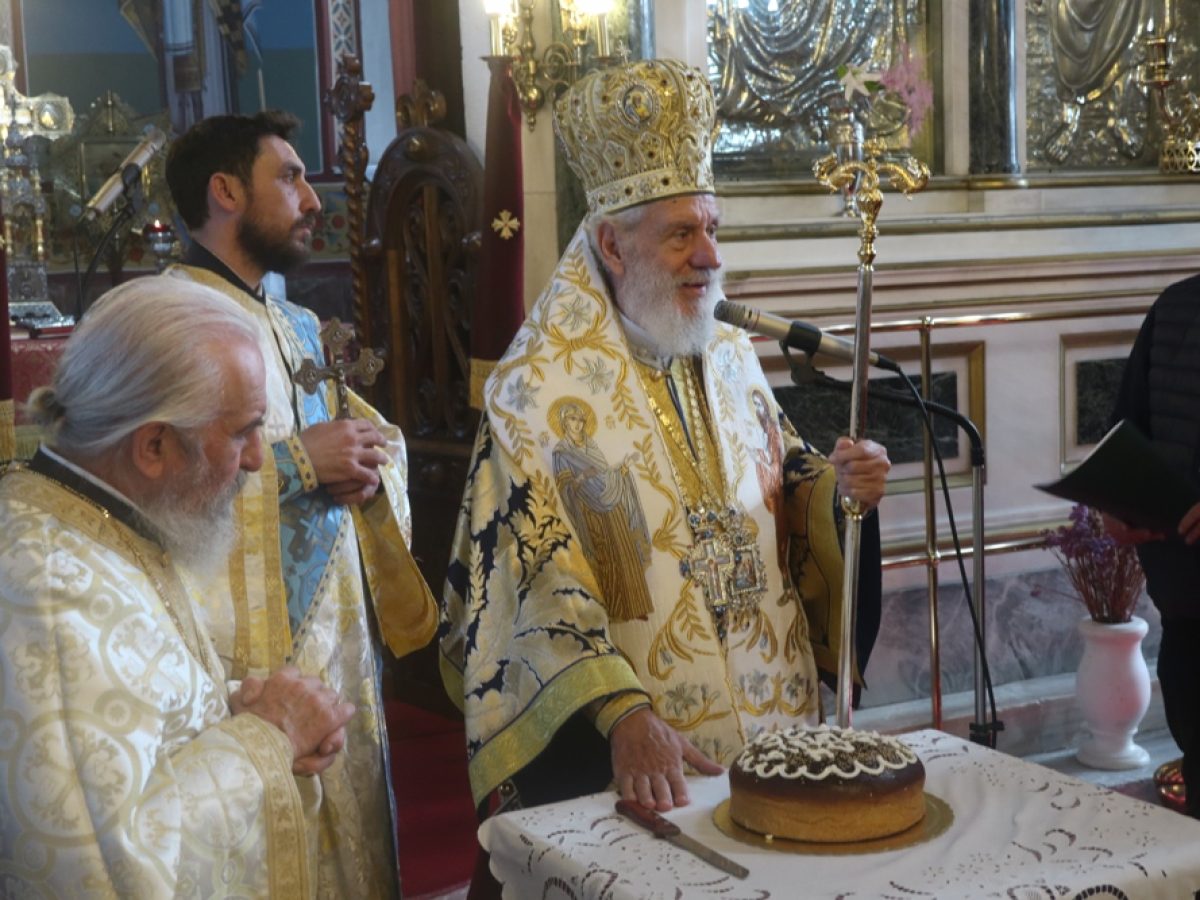Αρχιερατική Θεία Λειτουργία και εορταστικές επισκέψεις του Μητροπολίτη Σύρου στην Άνδρο
