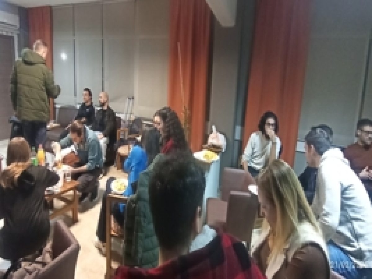 Δελτίο τύπου. Νεότητα. Προβολή ταινίας στα γραφεία της Θεσσαλονίκης για τον π. Αυγουστίνο Καντιώτη