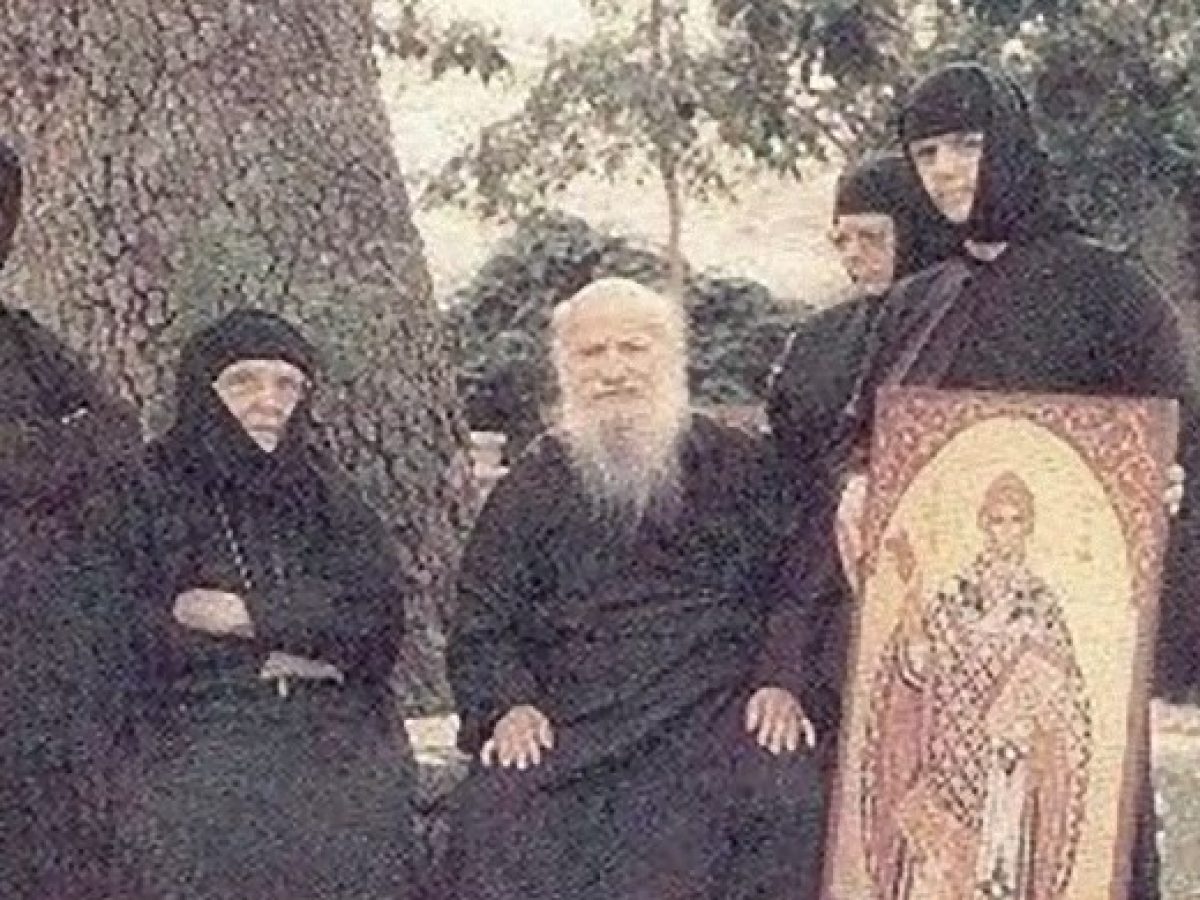 Εμπειρίες και θαύματα από τον άγιο Πορφύριο