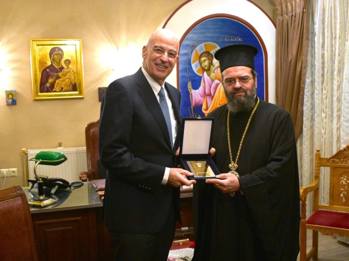 Επίσκεψη του Υπουργού Εθνικής Άμυνας Νίκου Δένδια στον Μητροπολίτη Μαρωνείας
