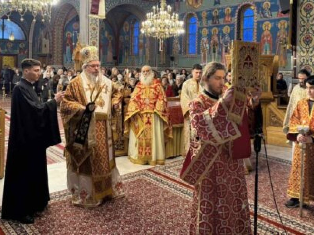 Η εορτή του Αγίου Χαραλάμπους στον ομώνυμο πανηγυρίζοντα Ιερό Ναό της Λάρισας.