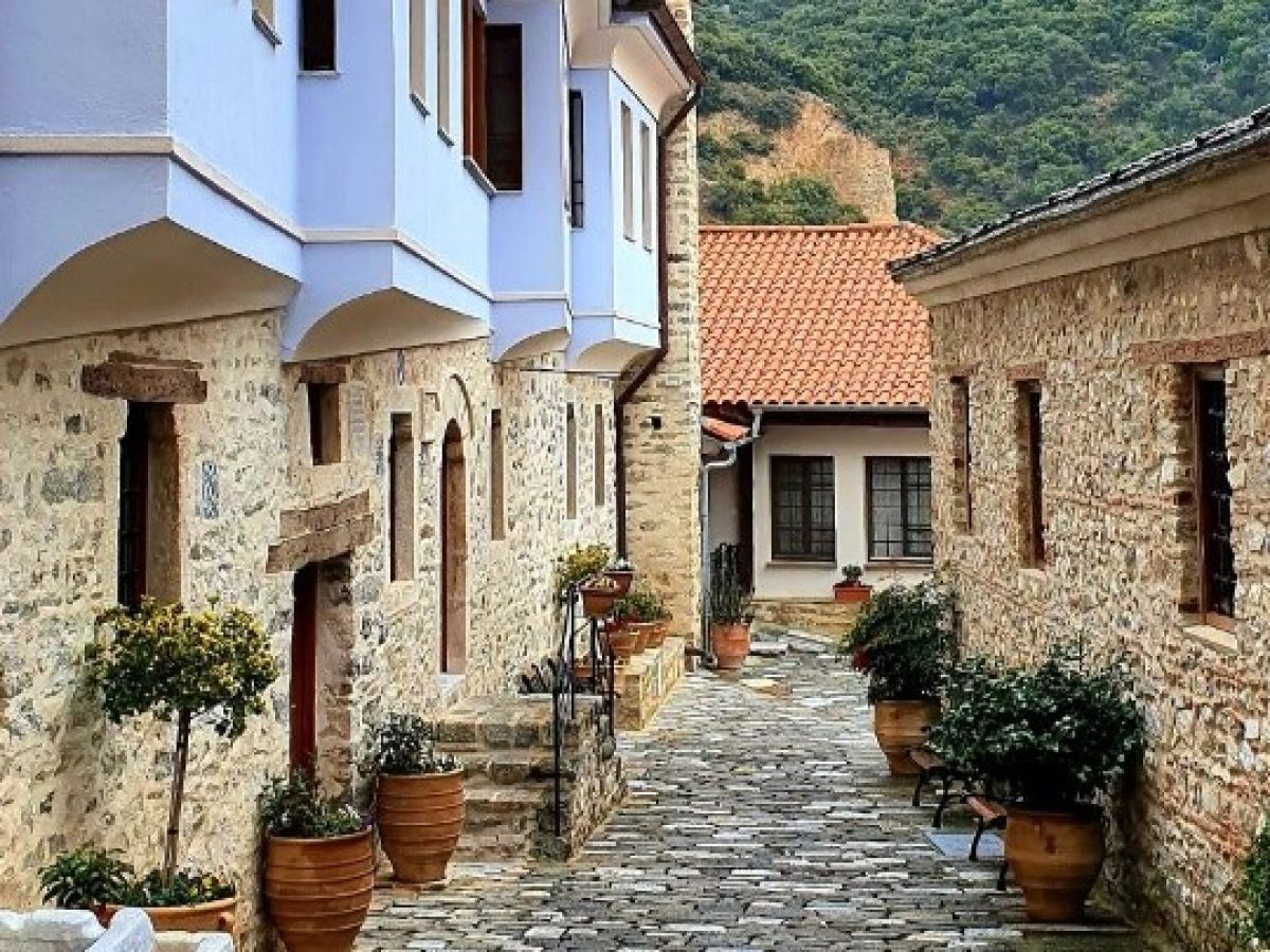 Η Ι.Μ. Τιμίου Προδρόμου φάρος πίστης και ιστορίας στις πλαγιές του Μενοικίου όρους