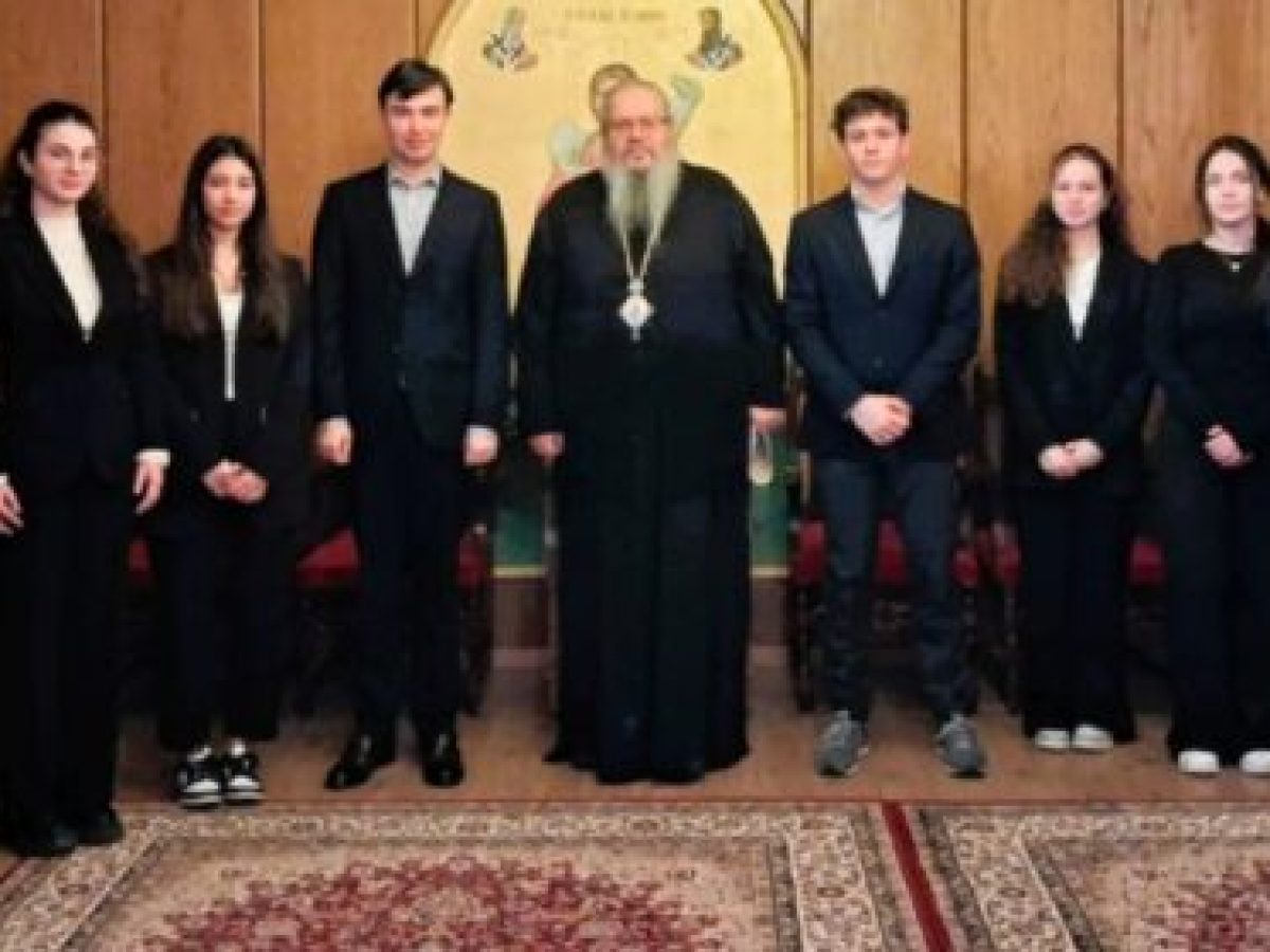 Συνέντευξη στην δημοσιογραφική ομάδα των μαθητών του Προτύπου Γενικού Λυκείου παραχώρησε ο Σεβασμιώτατος.