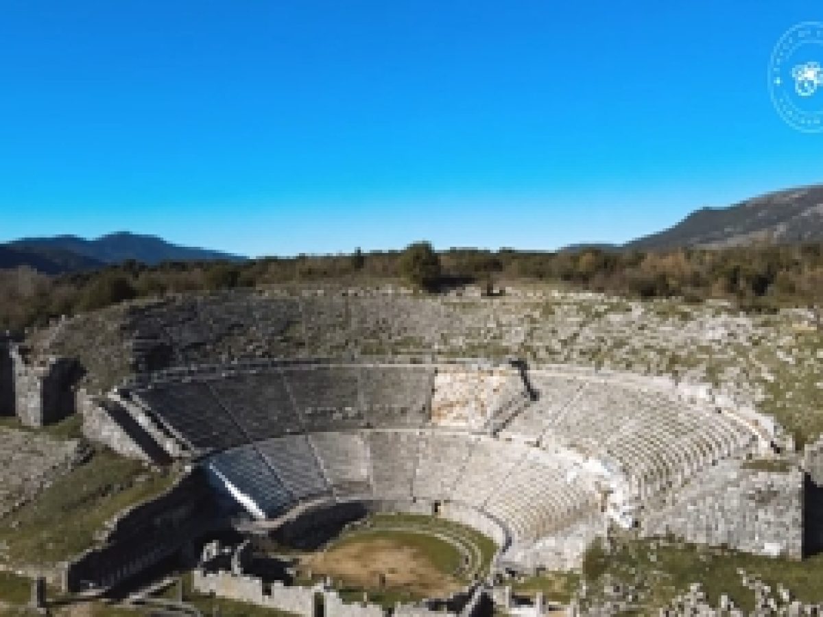 &Alpha;&rho;&chi;&alpha;ί&omicron; &Theta;έ&alpha;&tau;&rho;&omicron; &Delta;&omega;&delta;ώ&nu;&eta;&sigmaf;: Έ&nu;&alpha; &alpha;&pi;ό &tau;&alpha; &mu;&epsilon;&gamma;&alpha;&lambda;ύ&tau;&epsilon;&rho;&alpha; &theta;έ&alpha;&tau;&rho;&alpha; &tau;&eta;&sigmaf; &alpha;&rho;&chi;&alpha;&iota;ό&tau;&eta;&tau;&alpha;&sigmaf; (&beta;ί&nu;&tau;&epsilon;&omicron;)