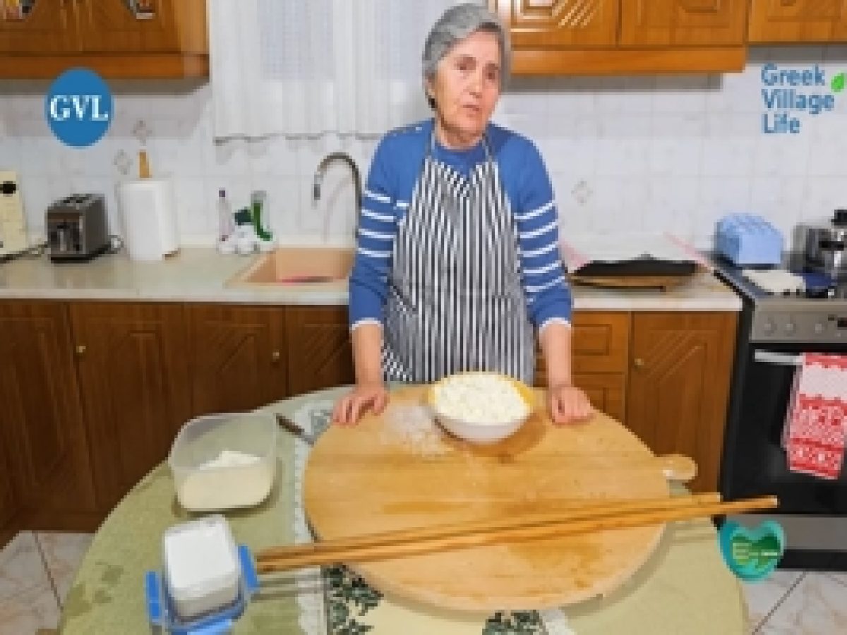 Αυθεντική Σαρακατσάνικη πίτα από την κυρά Σπυριδούλα