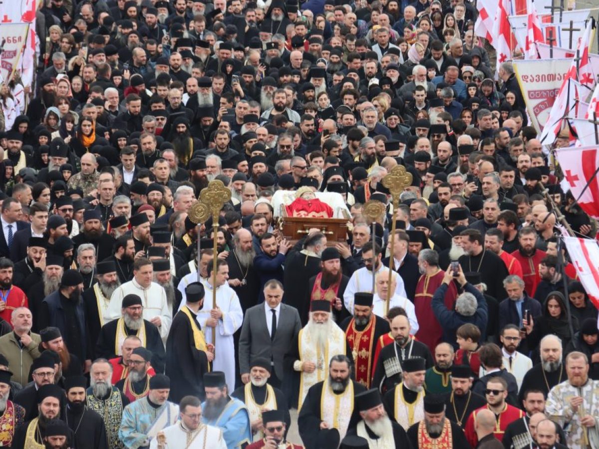Η Εξόδιος Ακολουθία του μακαριστού Πατριάρχη Γεωργίας (ΦΩΤΟ)