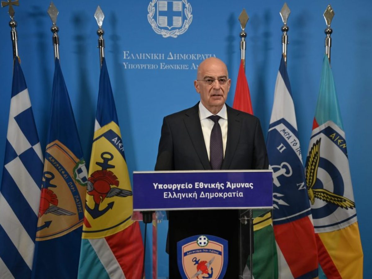&Nu;ί&kappa;&omicron;&sigmaf; &Delta;έ&nu;&delta;&iota;&alpha;&sigmaf;: &laquo;&Eta; &Upsilon;&pi;έ&rho;&mu;&alpha;&chi;&omicron;&sigmaf; &Sigma;&tau;&rho;&alpha;&tau;&eta;&gamma;ό&sigmaf;, &eta; &Pi;&rho;&omicron;&sigma;&tau;ά&tau;&iota;&sigmaf; &mu;&alpha;&sigmaf;, &sigma;&kappa;έ&pi;&omicron;&iota; &tau;&eta;&nu; &Epsilon;&lambda;&lambda;ά&delta;&alpha;&raquo;