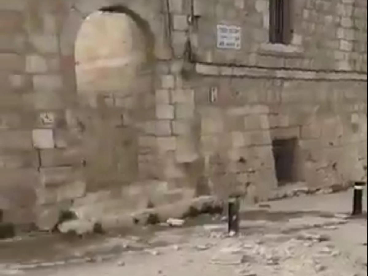 &Pi;&upsilon;&rho;&alpha;&upsilon;&lambda;&iota;&kappa;ή &epsilon;&pi;ί&theta;&epsilon;&sigma;&eta; &tau;&omicron;&upsilon; &Iota;&rho;ά&nu; &kappa;&omicron;&nu;&tau;ά &sigma;&tau;&omicron;&nu; &Pi;&alpha;&nu;ά&gamma;&iota;&omicron; &Tau;ά&phi;&omicron; &sigma;&tau;&eta;&nu; &Iota;&epsilon;&rho;&omicron;&upsilon;&sigma;&alpha;&lambda;ή&mu;