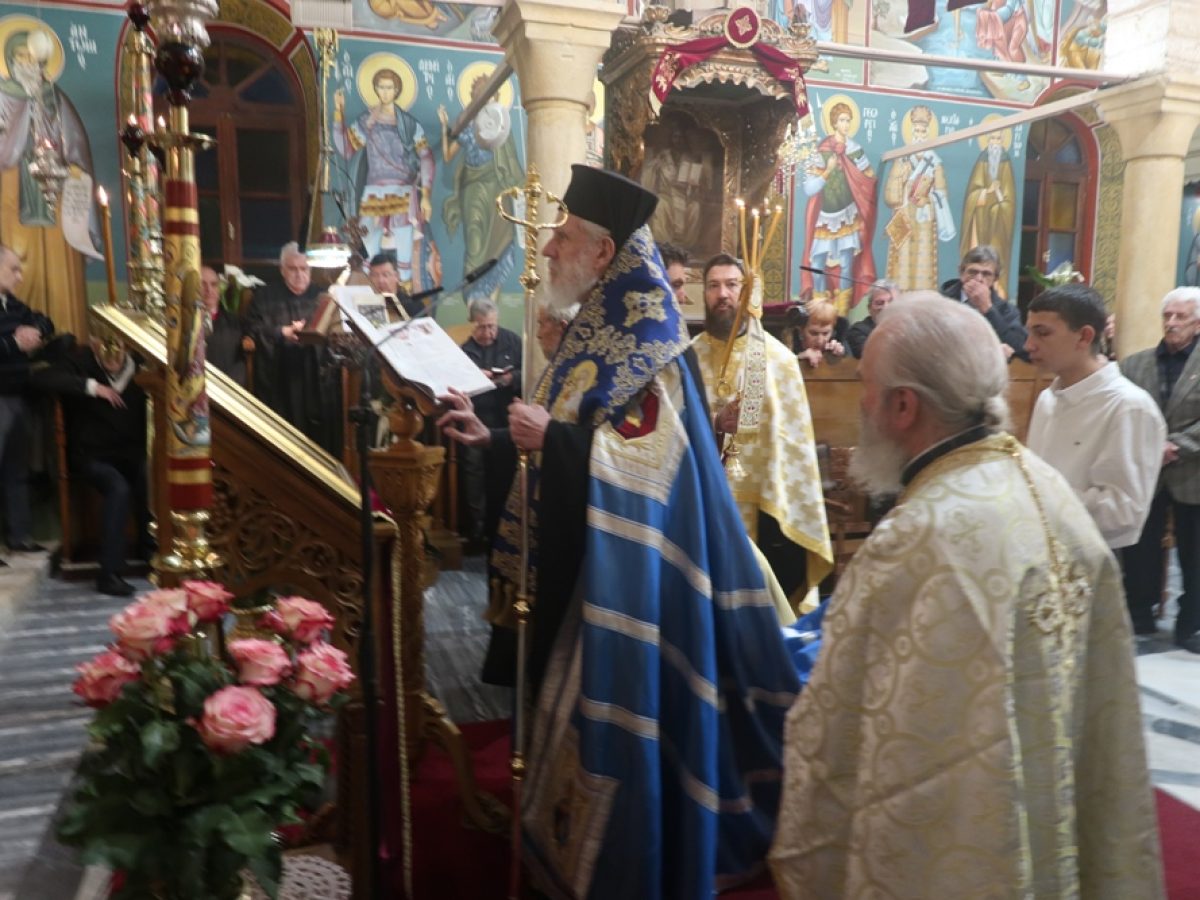 Πλήθος πιστών στην Άνδρο για τον Ακάθιστο Ύμνο στην Παναγία Θεοσκέπαστη