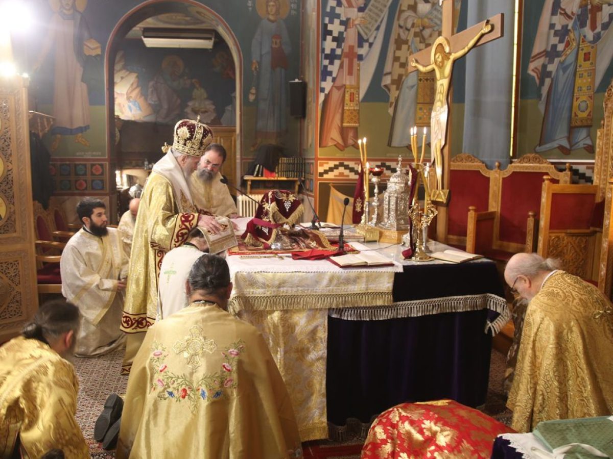 Θεία Λειτουργία και εις Πρεσβύτερον χειροτονία Διακόνου από τον Μητροπολίτη Ναυπάκτου