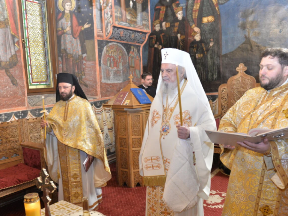 Τρισάγιο στη Ρουμανία για τον Πατριάρχη Ηλία Β΄ από τον Πατριάρχη Δανιήλ