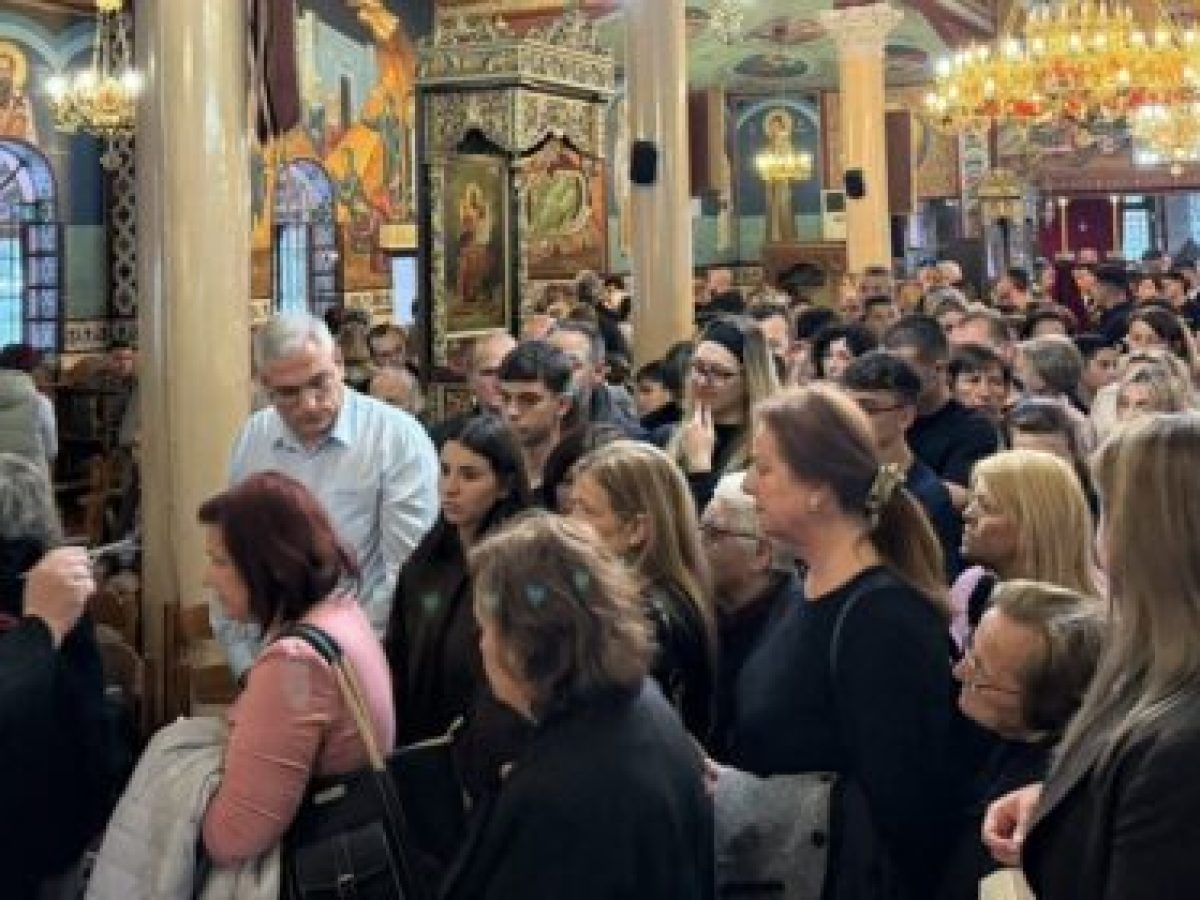 Ευχέλαιο στον Ιερό Ναό Παμμεγίστων Ταξιαρχών Παλαιού Κοιμητηρίου Λαρίσης.