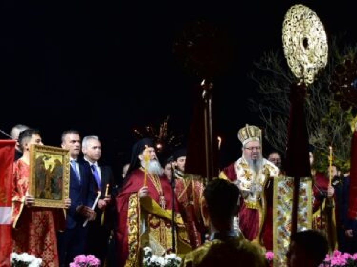Η Ανάσταση του Κυρίου στον Ιερό Μητροπολιτικό Ναό Αγίου Αχιλλίου Λαρίσης.