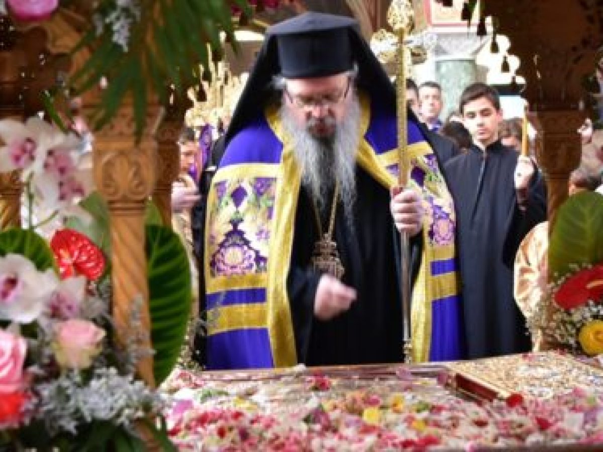 Η Αποκαθήλωση στον Ιερό Μητροπολιτικό Ναό Αγίου Αχιλλίου.