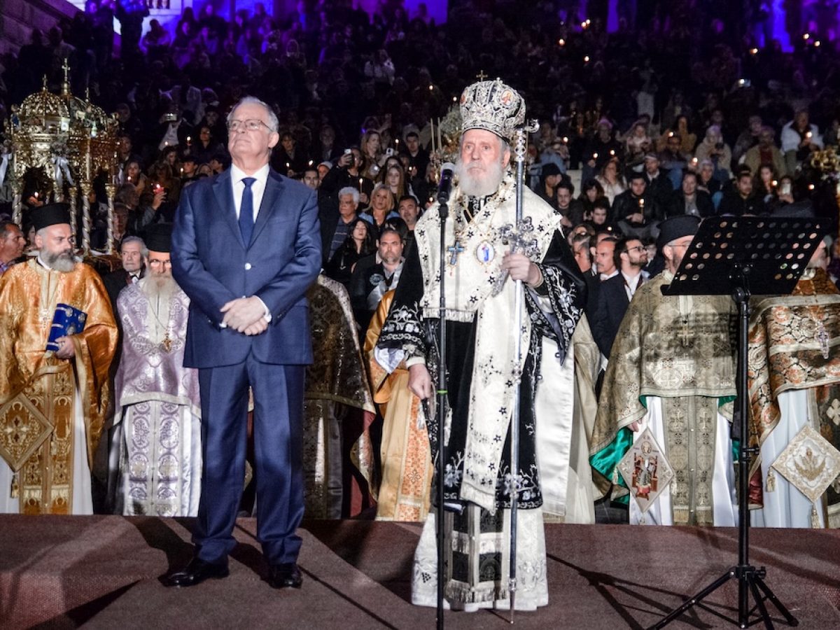 Παρουσία του ΠτΔ η Ακολουθία του Επιταφίου στη Μητρόπολη Σύρου