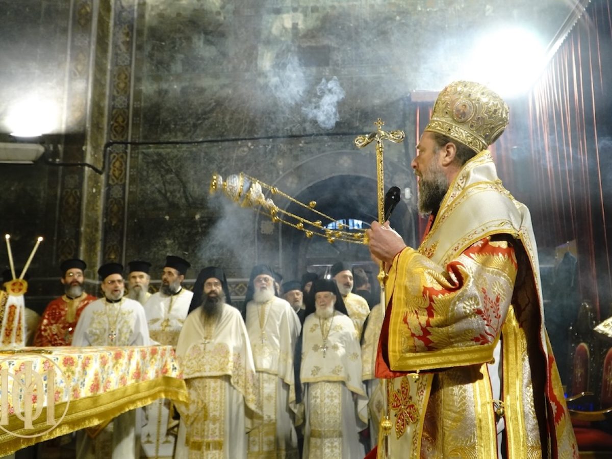 Πλήθος πιστών στον Καθεδρικό Ναό της Θεσσαλονίκης για τον Εσπερινό της Αγάπης