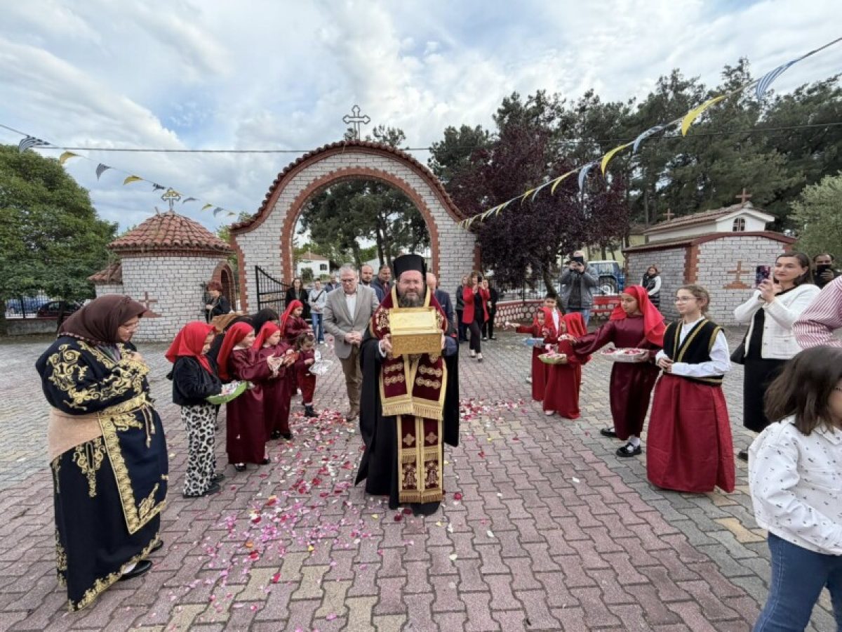 Το Ιερό Λείψανο του Αγίου  Ραφαήλ του εν Λέσβω, στον πανηγυρίζοντα Ιερό Ναό των Αγίων Κωνσταντίνου και Ελένης Ξηροχωρίου Κιλκίς