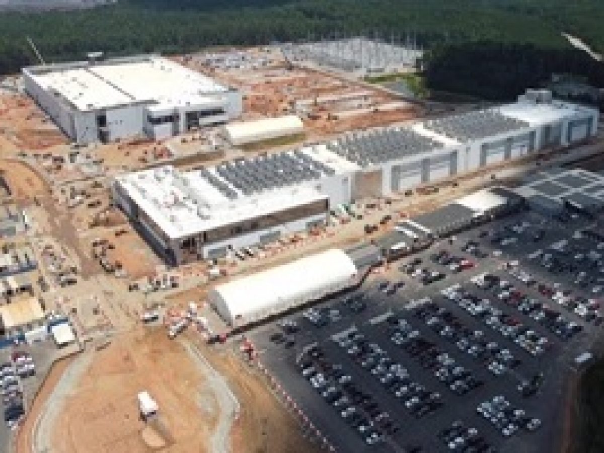 Τους έκοψαν το πότισμα λόγω ξηρασίας ενώ data center κατανάλωνε εκατομμύρια λίτρα νερού κρυφά