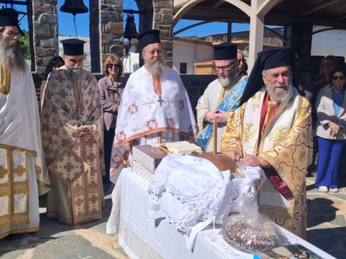 Πάνδημη Αρχιερατική Θεία Λειτουργία – Iερό παρεκκλήσι Αγίων Παϊσίου, Πορφυρίου, Ιακώβου στο Μαρμάρι Ευβοίας