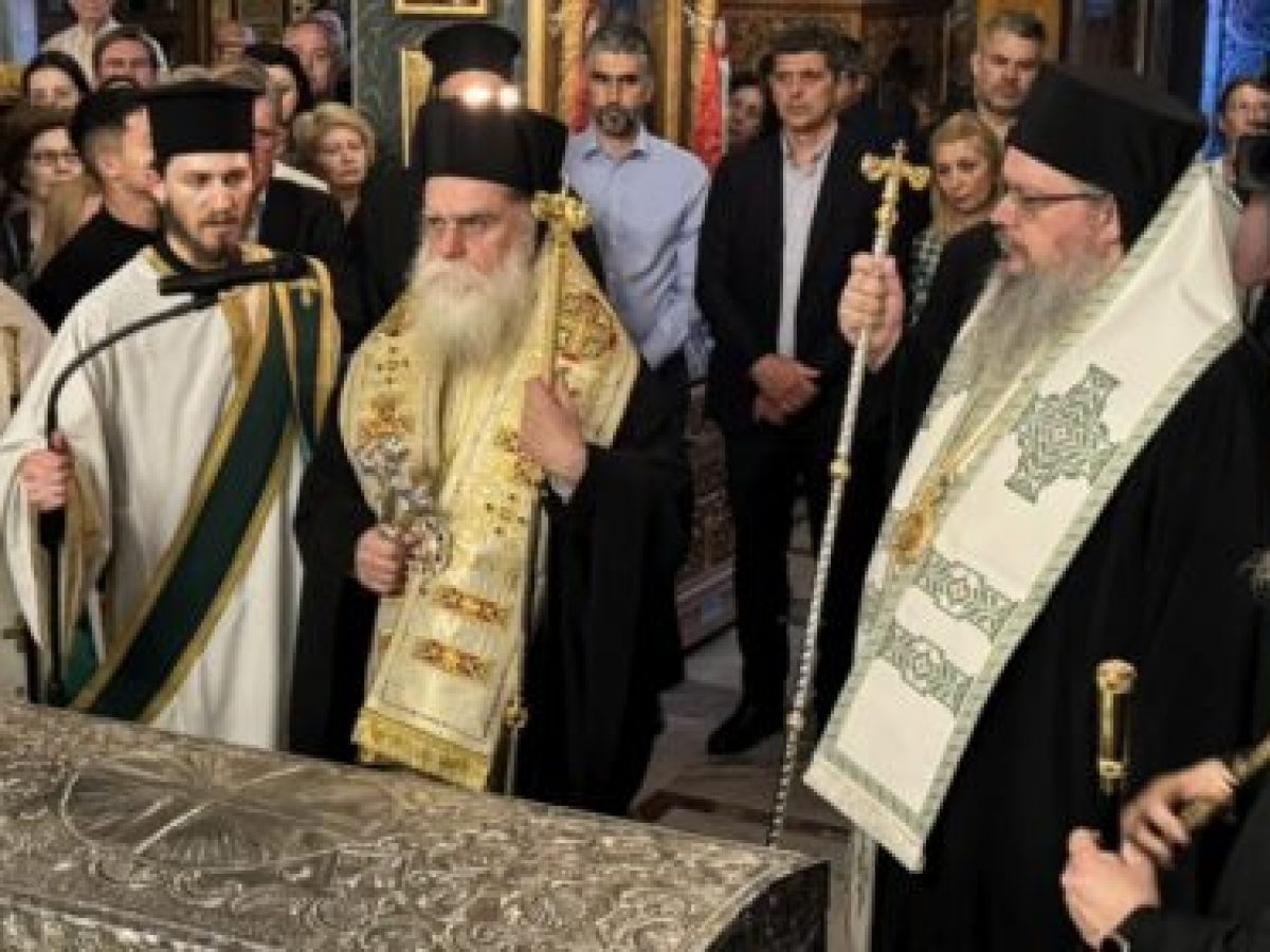 Ο υπαίθριος προεόρτιος Εσπερινός στην Αρχαία Βασιλική του Αγίου Αχιλλίου.
