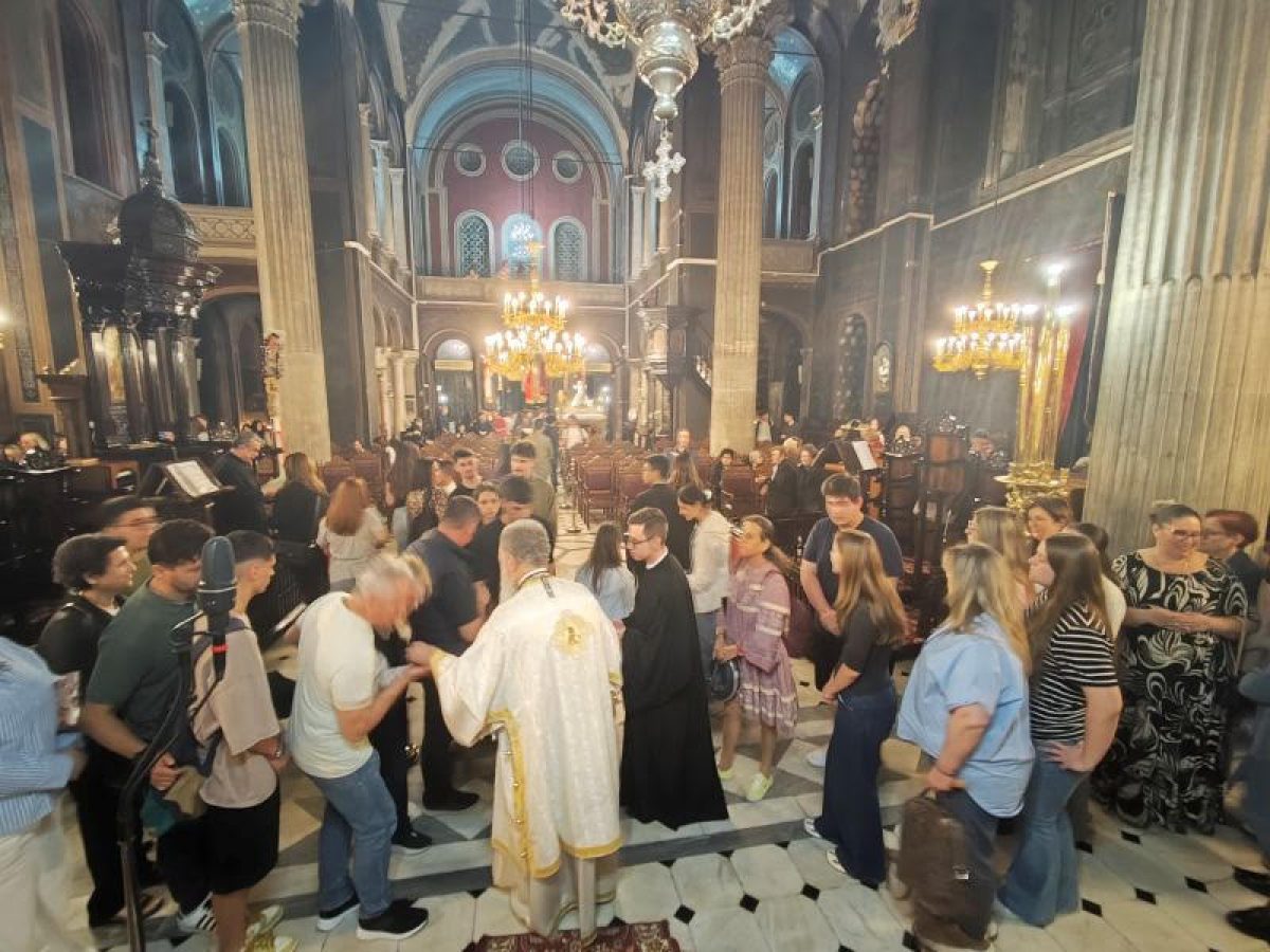 Η Ι. Μητρόπολη  Χαλκίδος  προσεύχεται για τα παιδιά της