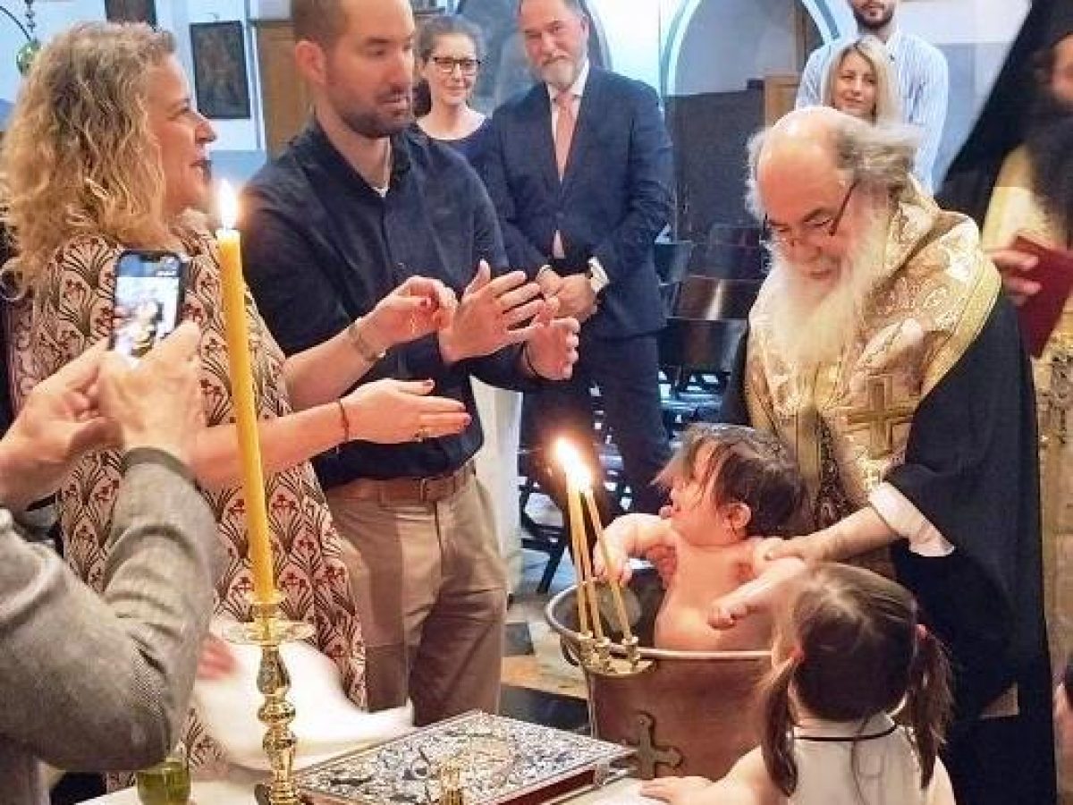 Ο Πατριάρχης Ιεροσολύμων τέλεσε βάπτιση στο Σπήλαιο της Γεννήσεως