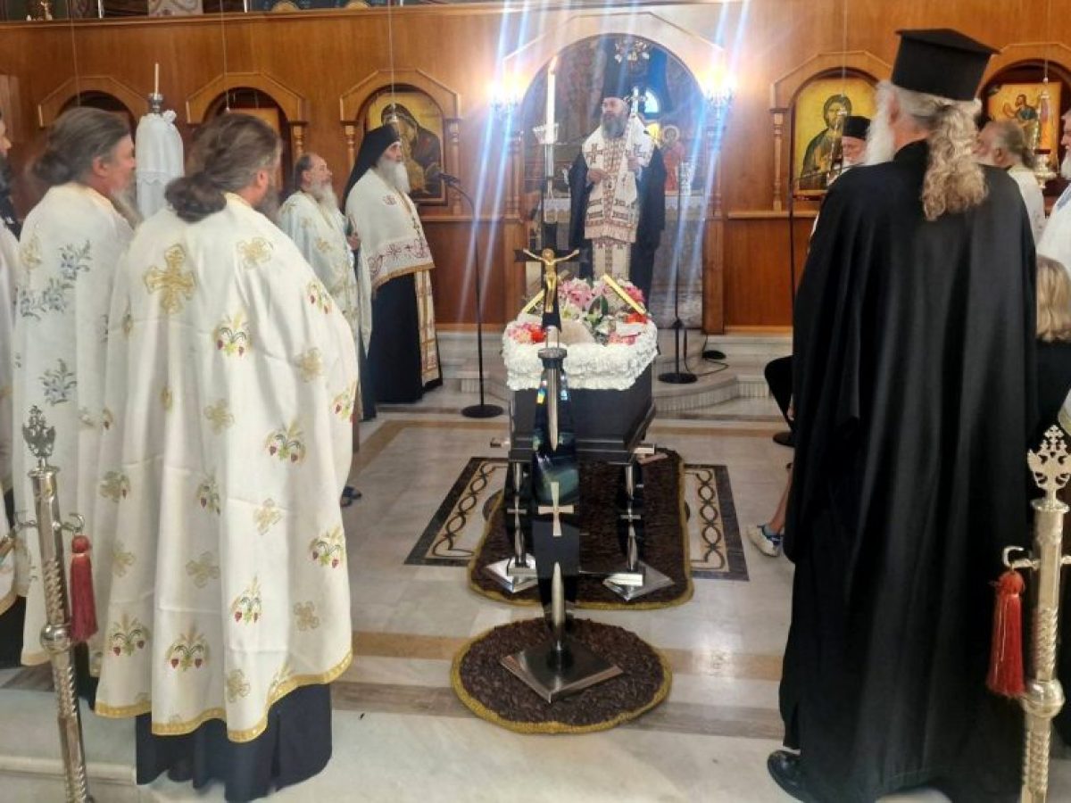 &Omicron; &Mu;&eta;&tau;&rho;&omicron;&pi;&omicron;&lambda;ί&tau;&eta;&sigmaf; &Phi;&lambda;&omega;&rho;ί&nu;&eta;&sigmaf; &Epsilon;&iota;&rho;&eta;&nu;&alpha;ί&omicron;&sigmaf; &sigma;&tau;&eta;&nu; &Epsilon;&xi;ό&delta;&iota;&omicron; &Alpha;&kappa;&omicron;&lambda;&omicron;&upsilon;&theta;ί&alpha; &tau;&eta;&sigmaf; &mu;&alpha;&kappa;&alpha;&rho;&iota;&sigma;&tau;ή&sigmaf; &Sigma;&mu;&alpha;&rho;ώ&sigmaf; &Lambda;&alpha;&sigma;&kappa;&alpha;&rho;ί&delta;&eta; &ndash; &Omicron;&rho;&theta;&omicron;&delta;&omicron;&xi;ί&alpha; News Agency