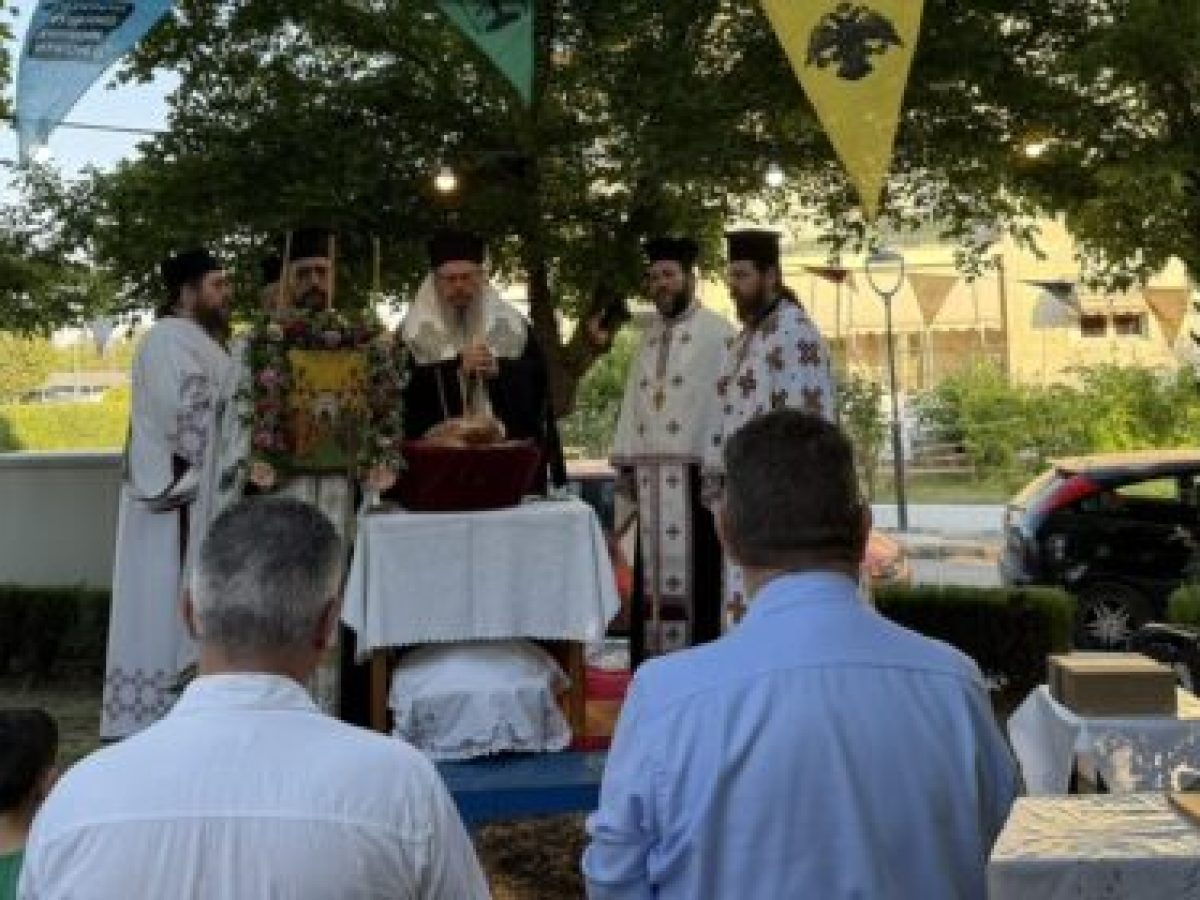 Ο Σεβασμιώτατος στις εργατικές κατοικίες Γιάννουλης και στην Ενορία Πέτρου και Παύλου Λαρίσης. (ΗΧΗΤΙΚΟ)