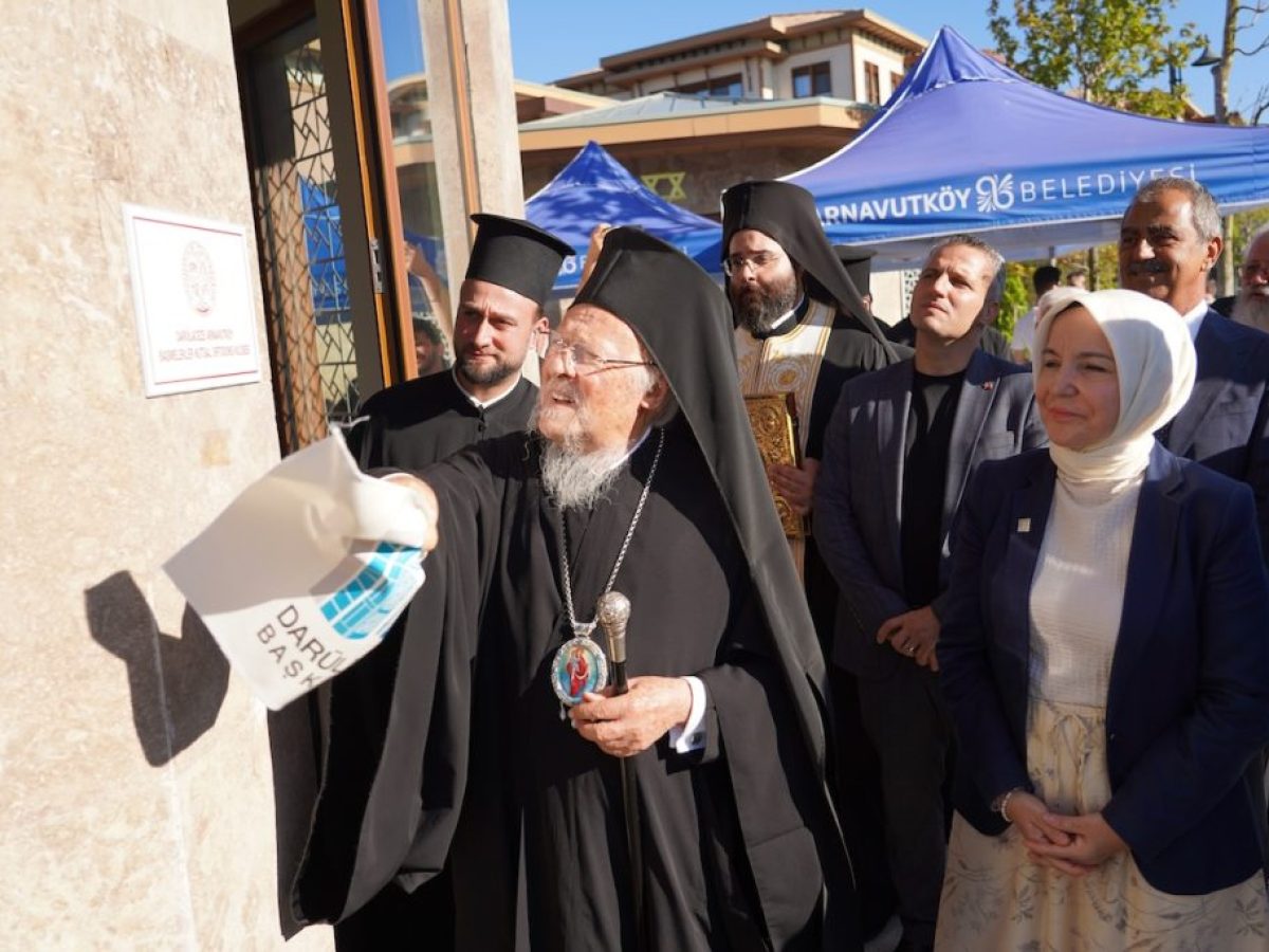 &Omicron; &Omicron;&iota;&kappa;. &Pi;&alpha;&tau;&rho;&iota;ά&rho;&chi;&eta;&sigmaf; &sigma;&tau;&alpha; &Theta;&upsilon;&rho;&alpha;&nu;&omicron;ί&xi;&iota;&alpha; &tau;&omicron;&upsilon; &Pi;&alpha;&rho;&epsilon;&kappa;&kappa;&lambda;&eta;&sigma;ί&omicron;&upsilon; &tau;&omicron;&upsilon; &nu;έ&omicron;&upsilon; &Pi;&tau;&omega;&chi;&omicron;&kappa;&omicron;&mu;&epsilon;ί&omicron;&upsilon; Dar&uuml;laceze Arnavutk&ouml;y
